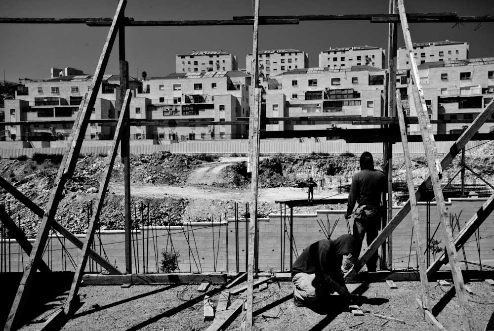 Photographie issue de la série "Palestinian workers in Settlement", © Andrea & Magda.