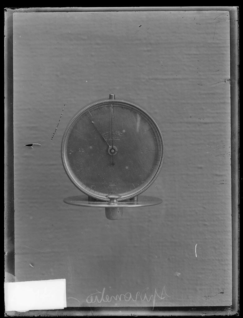 Appareil de mesure à cadran pour spiromètre et myographe, 1920.