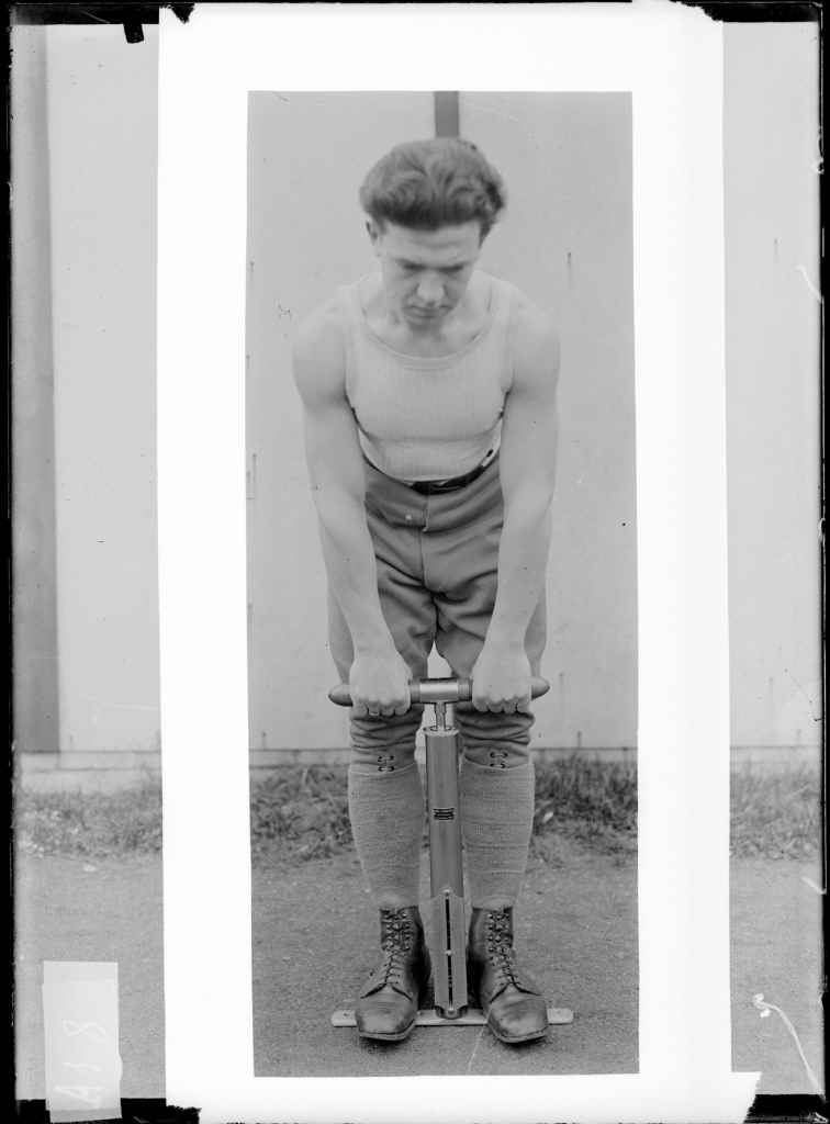 Exercice avec un dynamomètre de Boigey, 1920.